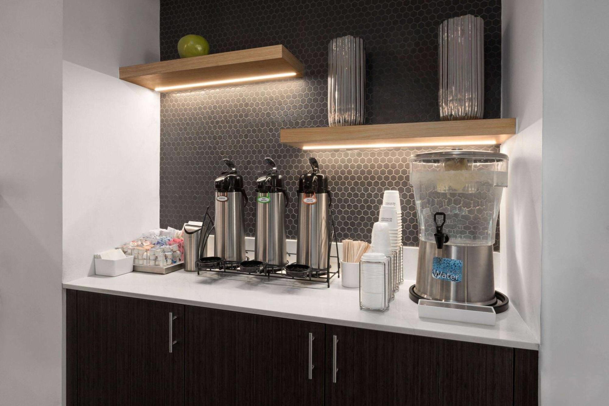 La Quinta Inn & Suites By Wyndham Meridian Eksteriør bilde