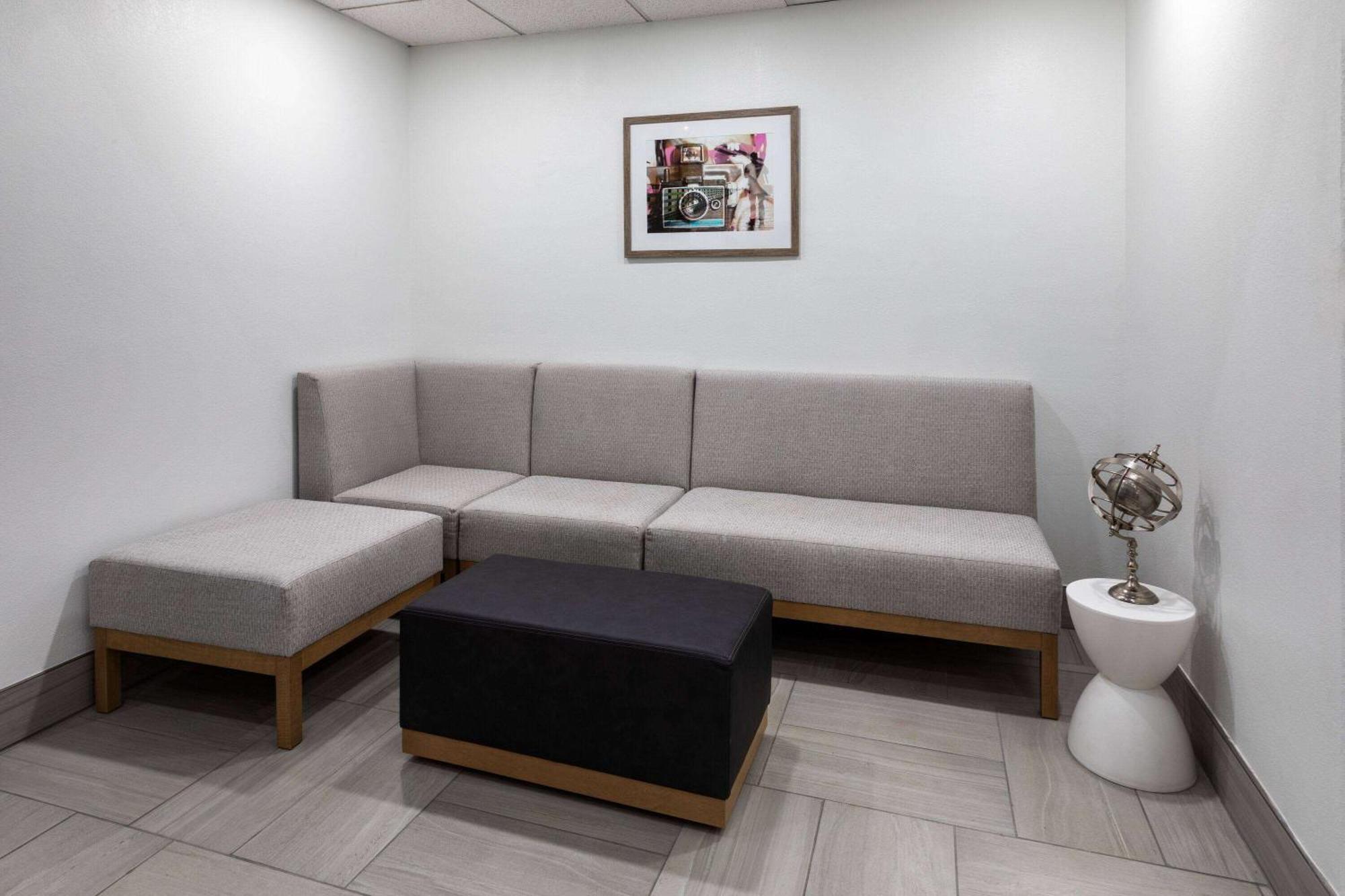 La Quinta Inn & Suites By Wyndham Meridian Eksteriør bilde