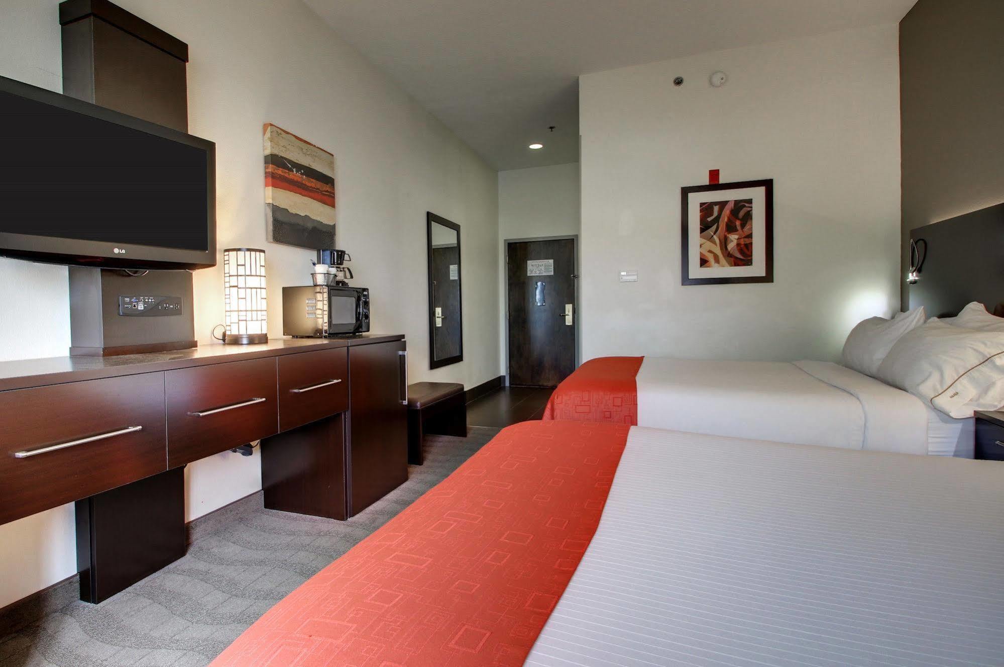 La Quinta Inn & Suites By Wyndham Meridian Eksteriør bilde